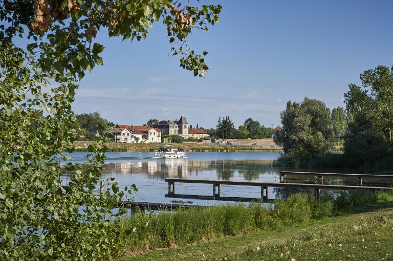 Camping Aux Rives Du Soleil rivier de Saone 768x511
