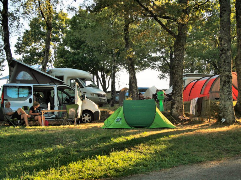 Camping Bellevue Aveyron staanplaats 768x576