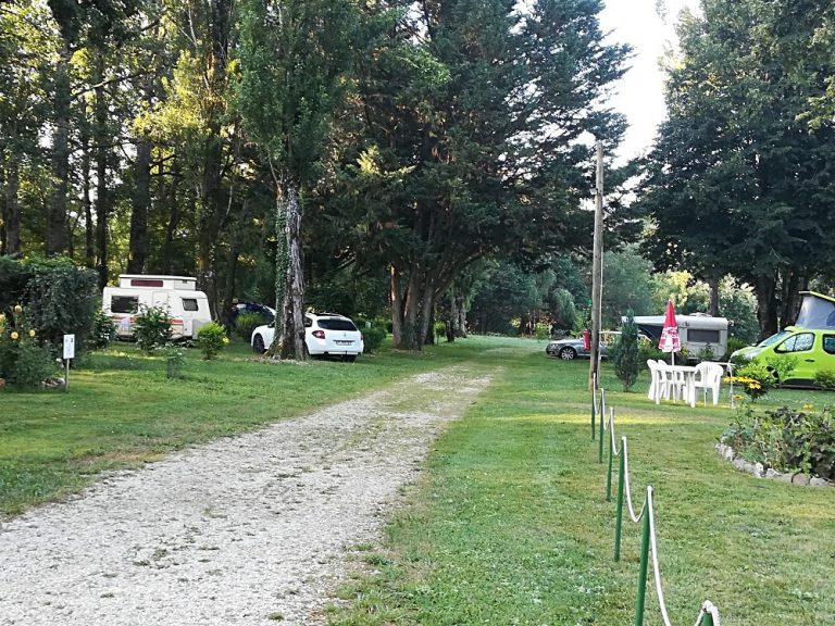 Camping D auberoche Dordogne staanplaats 768x576
