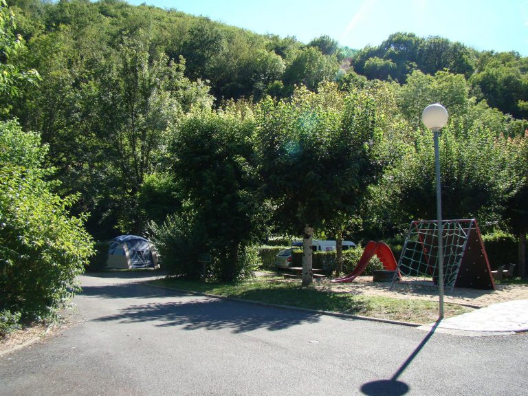 Camping La Rivière Aveyron speeltuin 768x576