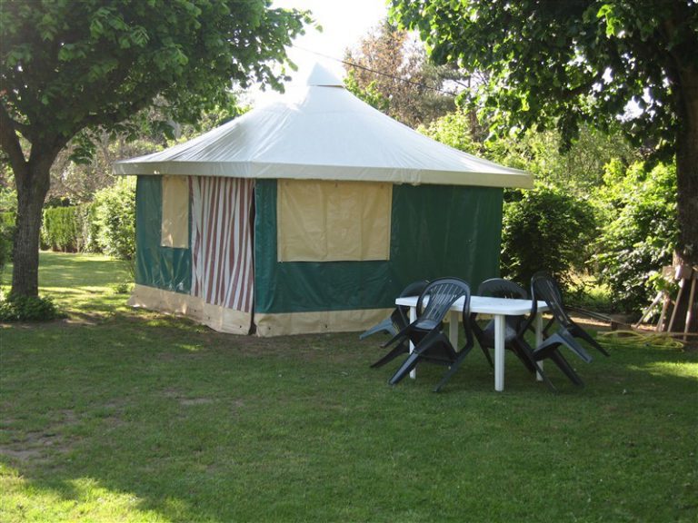 Camping Le Coin Charmant Ardeche bungalowtenten huren 768x576