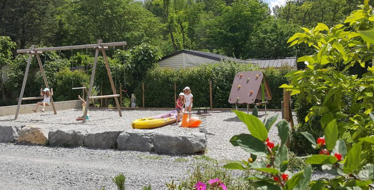 Camping Le Coin Charmant Ardeche speeltuin 768x390