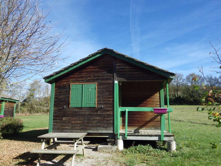 Camping Le Plo Aveyron chalet huren 768x576