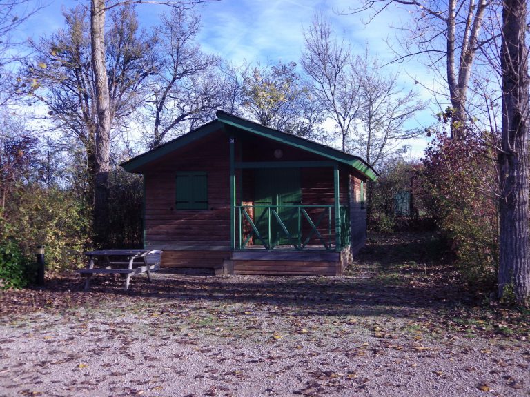 Camping Le Plo Aveyron chalets 768x576