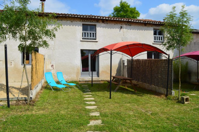 Camping Le petit Lion des Tourbières Dordogne gite huren 768x511