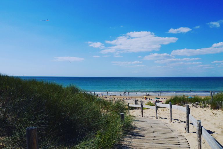 Camping Les Baleines strand 768x513