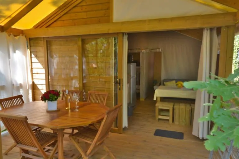 Camping Les Cent Chênes chalet huren 768x512