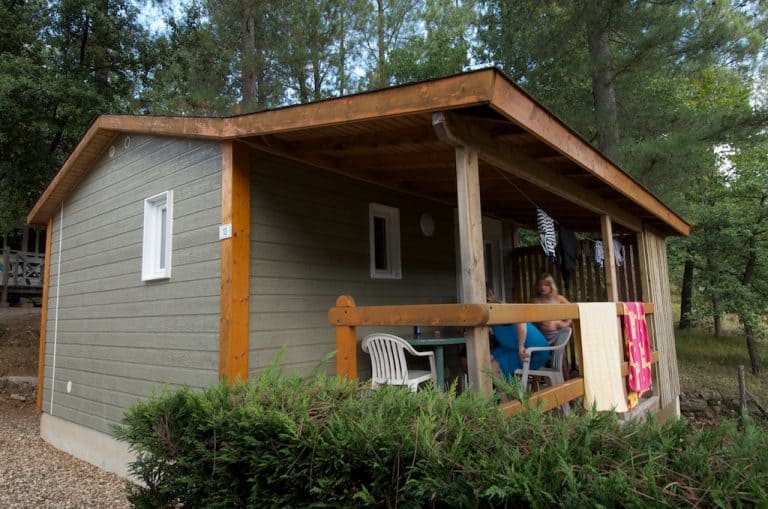 Camping Les Pins d Ucel chalet huren 768x509