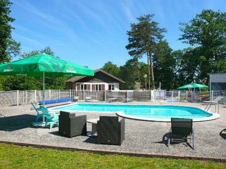 Camping Parc Du Château Epinal zwembad 768x576
