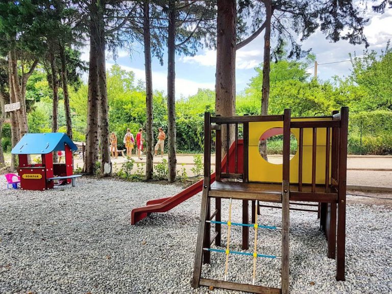 Camping Porte Des Alpilles speeltuin 768x576