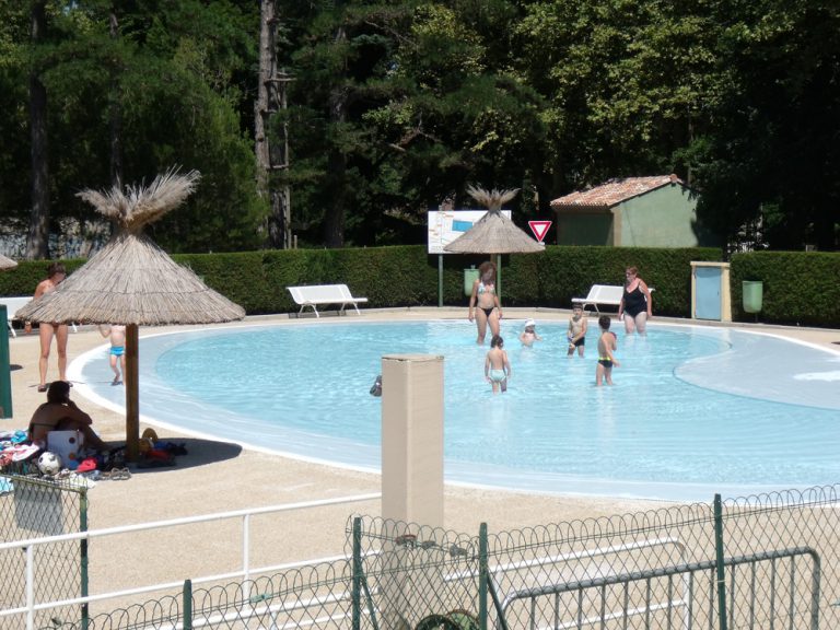 Camping Le Moulin du Roy zwembad 768x576