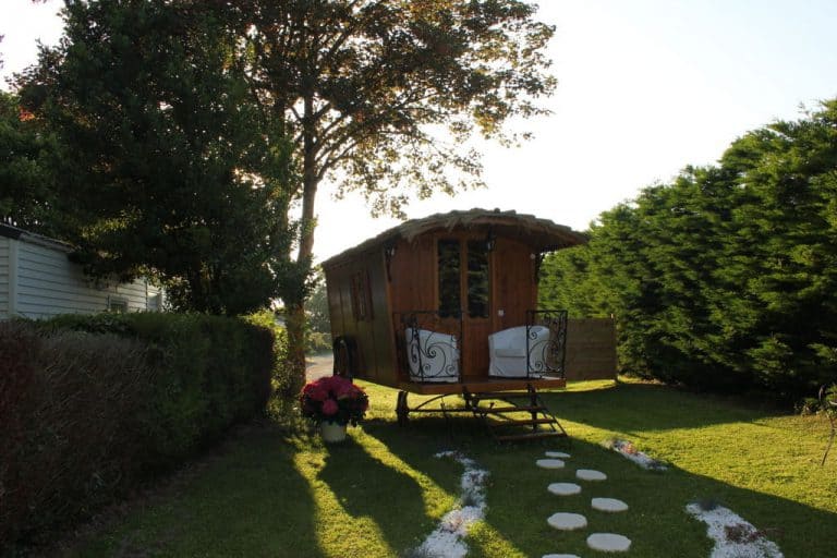 Camping Les Couesnons Pipowagen huren 768x512