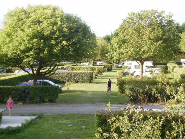 Camping Les Couesnons staanplaatsen 768x576