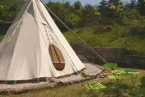 Tipi huren op een camping