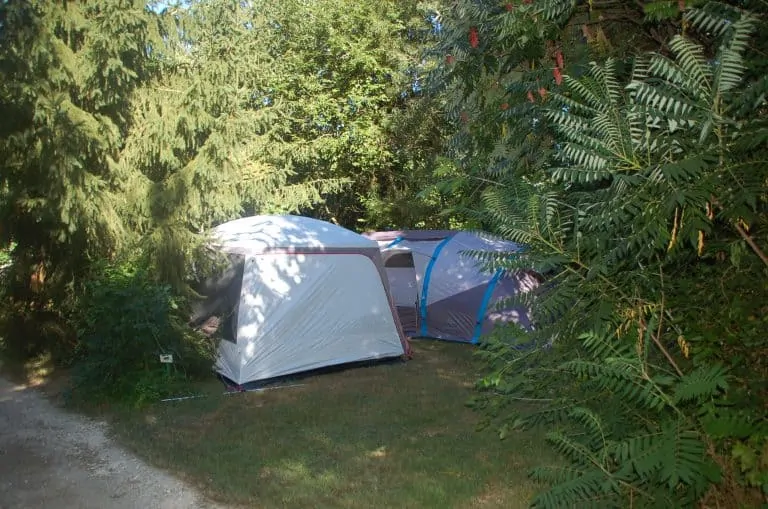Camping De Bergougne staanplaats 768x509