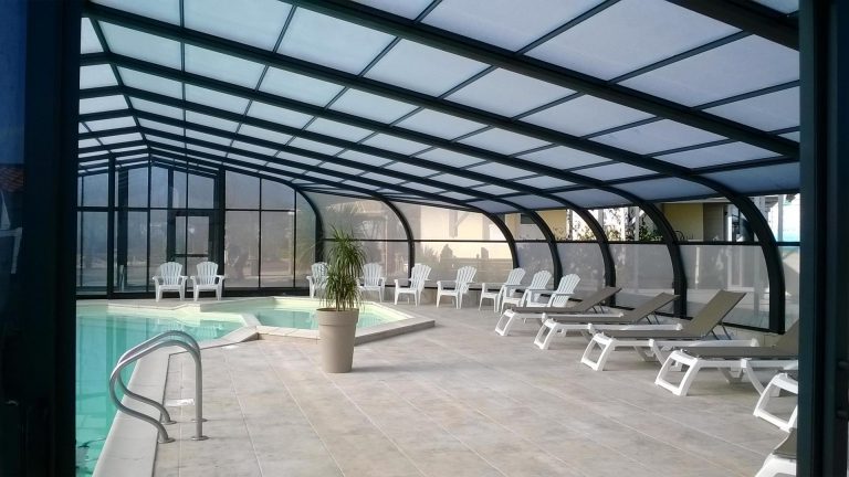 Camping Les Charmes overdekt zwembad 768x432