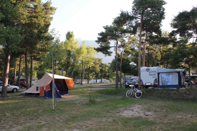 Camping municipal La Rochette staanplaatsen 768x512