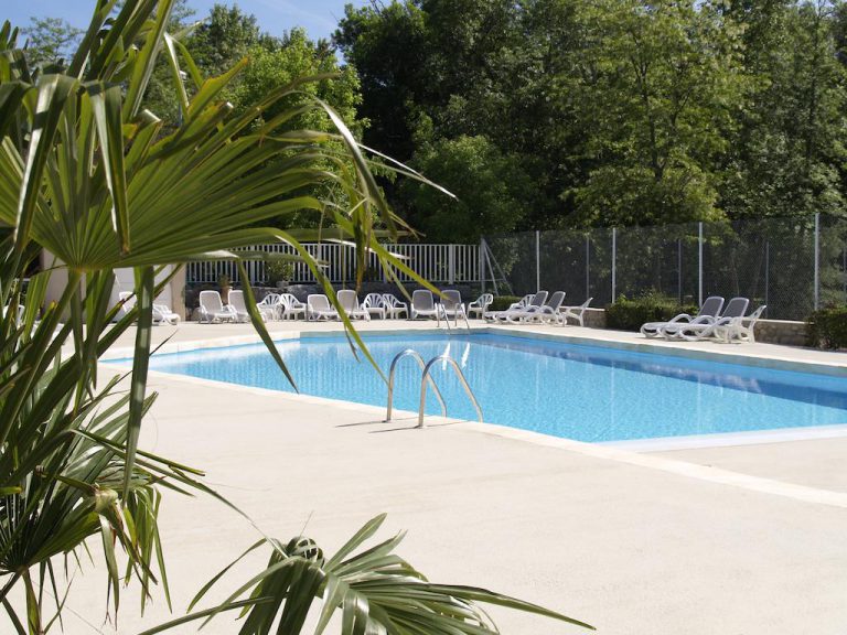 Camping La Digue Ardeche zwembad 768x576