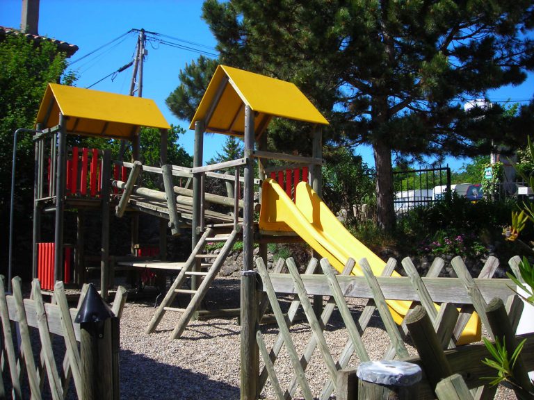 Camping Les Lavandes Ardeche speeltuin 768x576