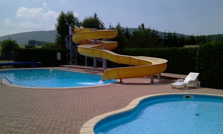 Camping Beauregard Jura kinderbad 768x461