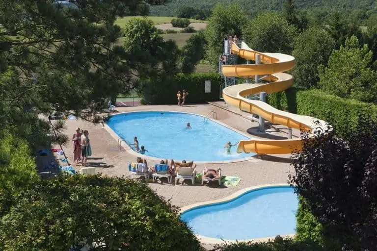 Camping Beauregard Jura zwembad 2 768x512