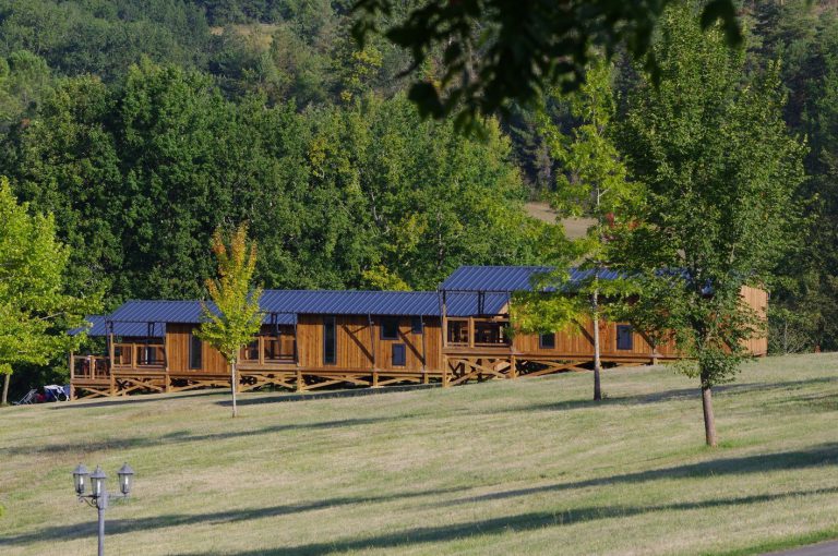 Camping Les Valades Dordogne chalet huren 768x510