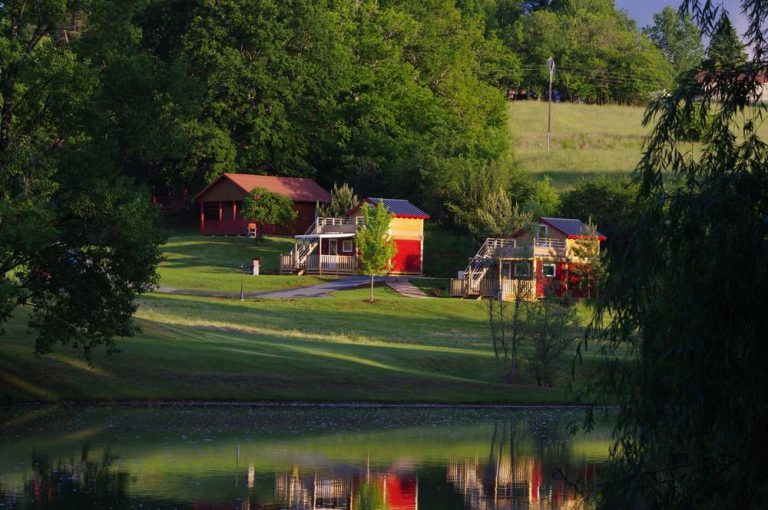 Camping Les Valades Dordogne chalets huren 768x510