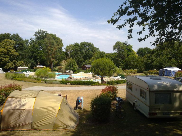 camping piscine 2 1200x900 1 1 768x576